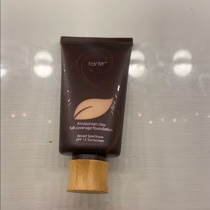 Tarte Amazonian Clay foundation